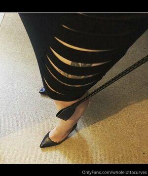 wholelottacurves photo 18
