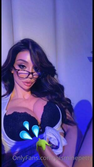 Yasmine Petty photo 6