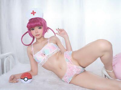 ZinieQ Cosplayer photo 16