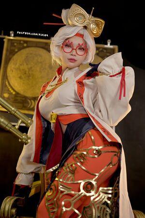 ZinieQ Cosplayer photo 35