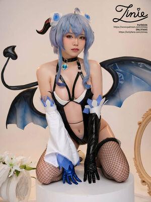 ZinieQ Cosplayer photo 183