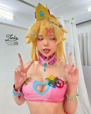 ZinieQ Cosplayer photo 347