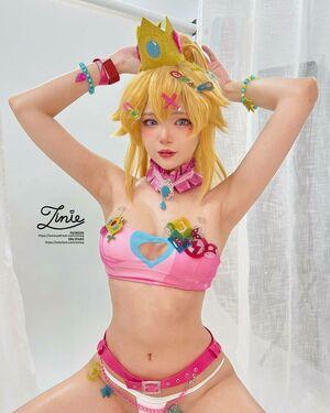 ZinieQ Cosplayer photo 351