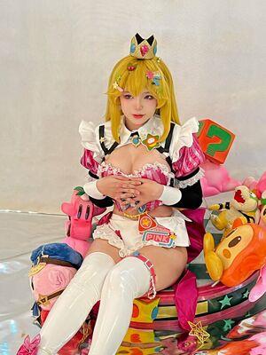 ZinieQ Cosplayer photo 352