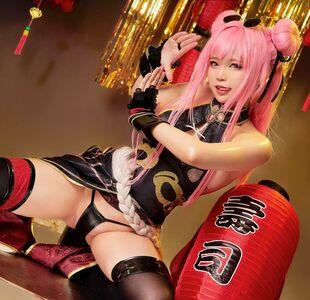 ZinieQ Cosplayer photo 371