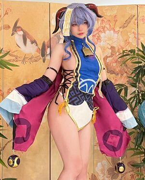 ZinieQ Cosplayer photo 386