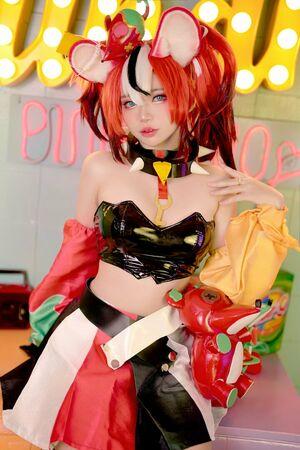 ZinieQ Cosplayer photo 457