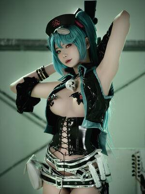 ZinieQ Cosplayer photo 505