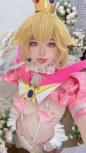 ZinieQ Cosplayer photo 677