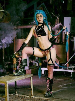 ZinieQ Cosplayer photo 815