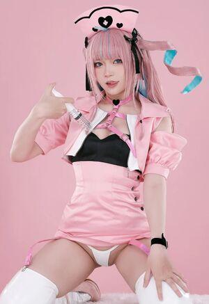 ZinieQ Cosplayer photo 924