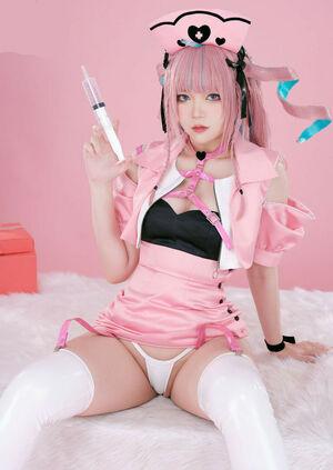ZinieQ Cosplayer photo 927