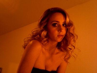 Zoe Kazan photo 35