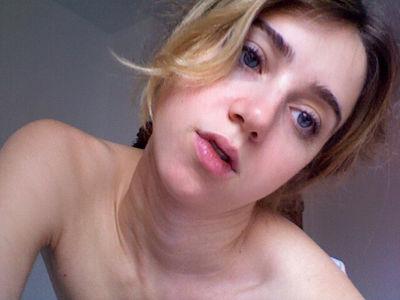 Zoe Kazan photo 38