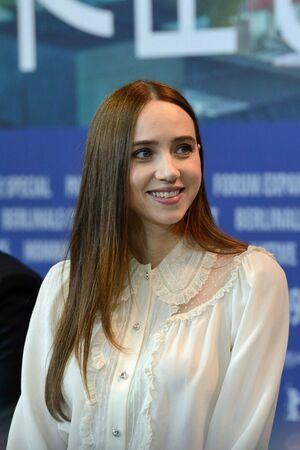 Zoe Kazan photo 55
